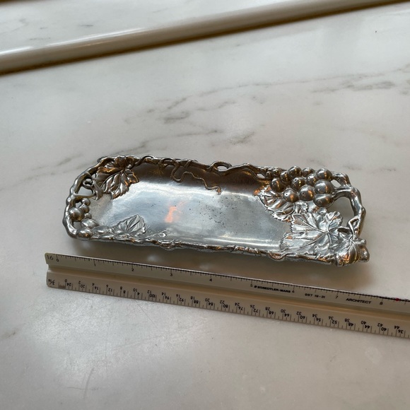 Arthur Court Grapes Aluminum Serving Dish - Picture 1 of 3